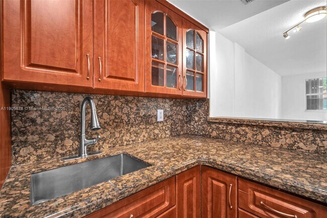 Building Photo - 1333 E Hallandale Beach Blvd