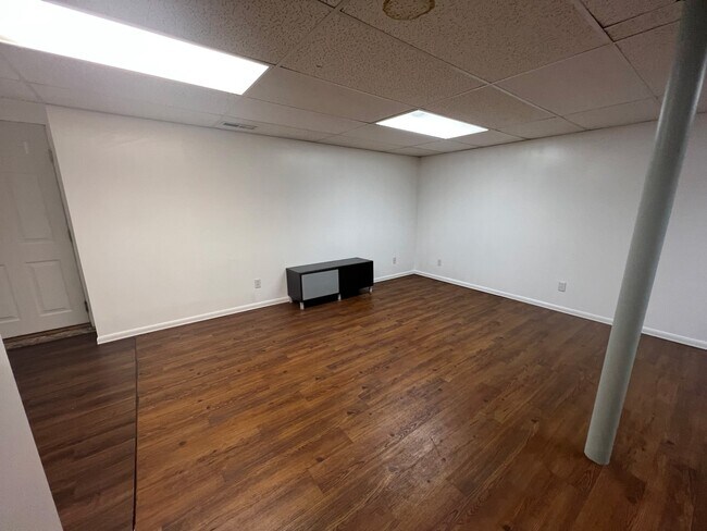 Building Photo - 428 E Wendell Dr