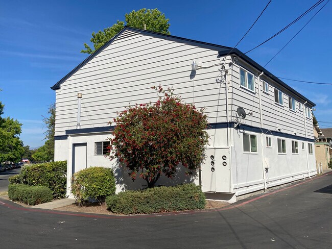 Laundry room - 1737 Ross Cir