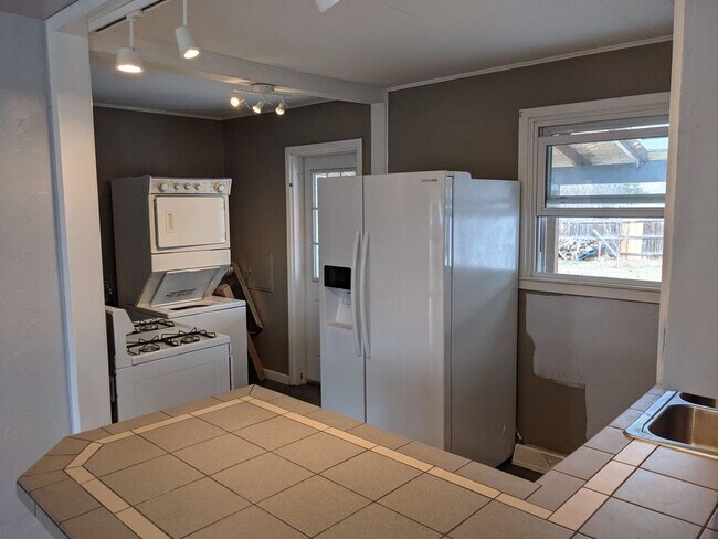 Building Photo - 470 S Pierson ST