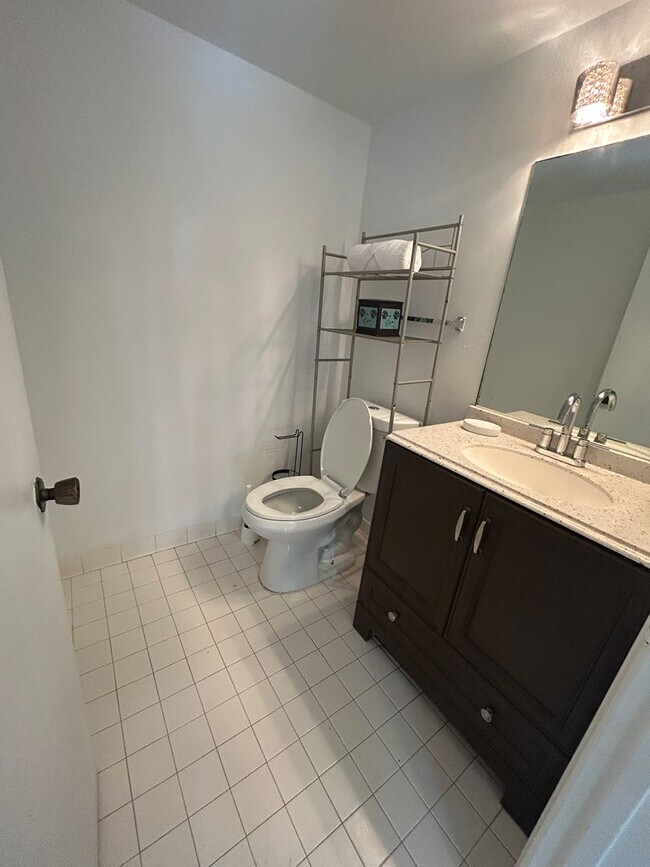 Building Photo - Now Leasing: 1-bedroom and 1.5 bath condo ...