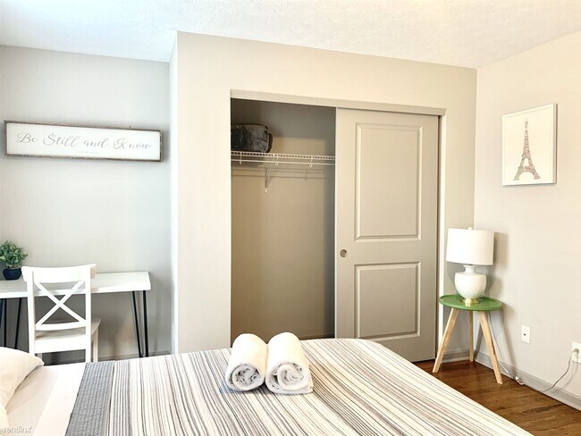 Building Photo - Room for Rent, 3 bath Duplex - 96 McMillen...