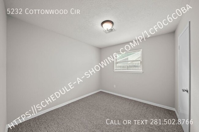 Building Photo - 5232 Cottonwood Cir