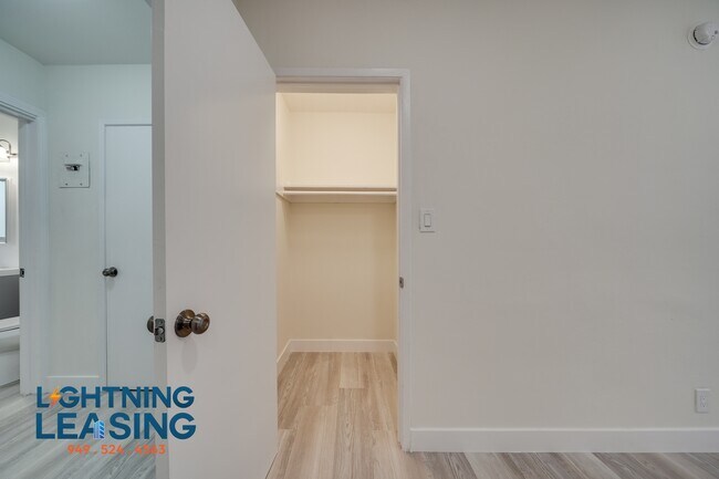Building Photo - 921 Normandie Ave