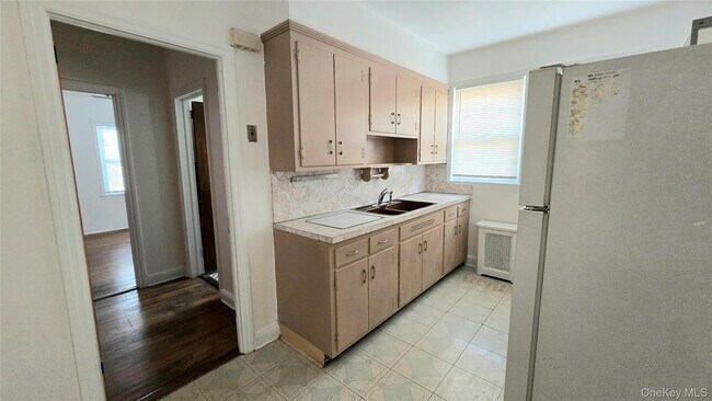 Building Photo - 68-09 Alderton St