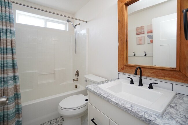 Building Photo - 1655 N Azurite Pl
