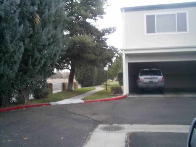 Building Photo - Springland Village Condo