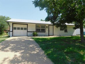 Building Photo - 705 Sun Valley Dr