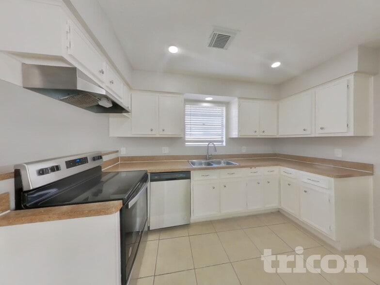 Building Photo - 14218 Overbrook Ln