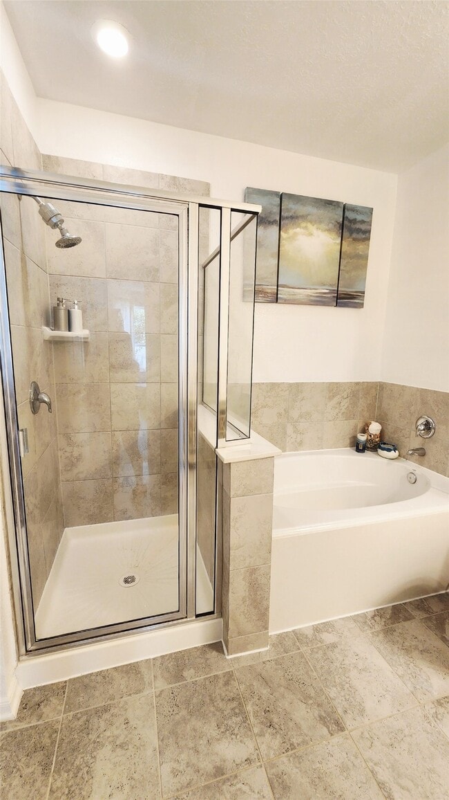 Building Photo - 2606 Oakwood Blf Trl