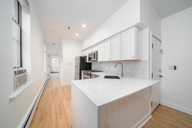 Building Photo - 132 Madison St