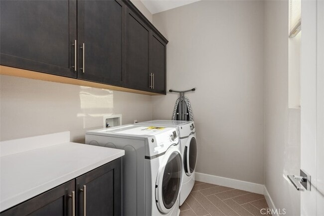 Building Photo - 227 Follyhatch