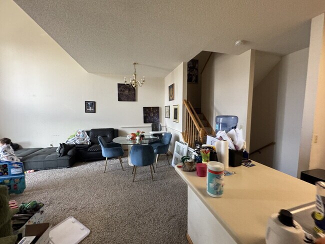 Building Photo - High Ceilings Townhouse Retreat: Spacious 2-Bed, 2-Bath Gem in Woodbury!