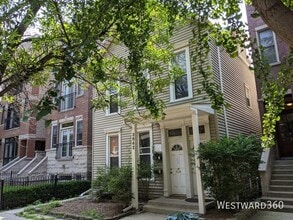 Building Photo - 3642 N Damen Ave