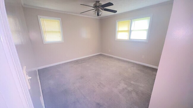 Building Photo - 206 Webb Rd