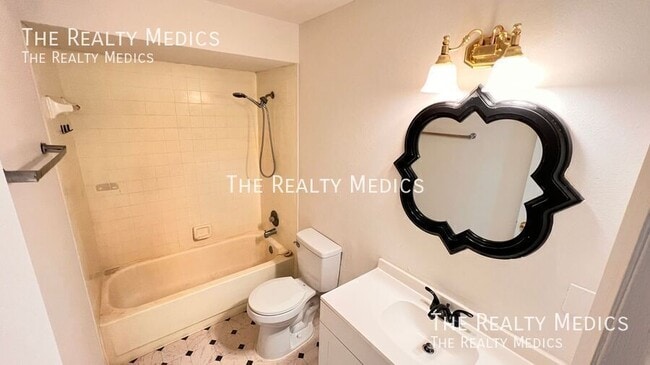 Building Photo - 7628 University Garden Dr