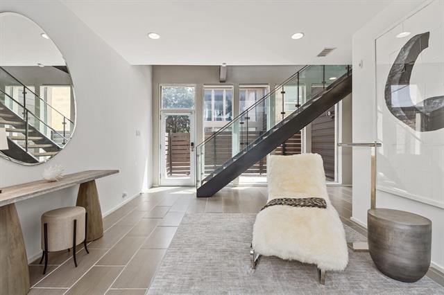 Building Photo - 4206 Buena Vista St