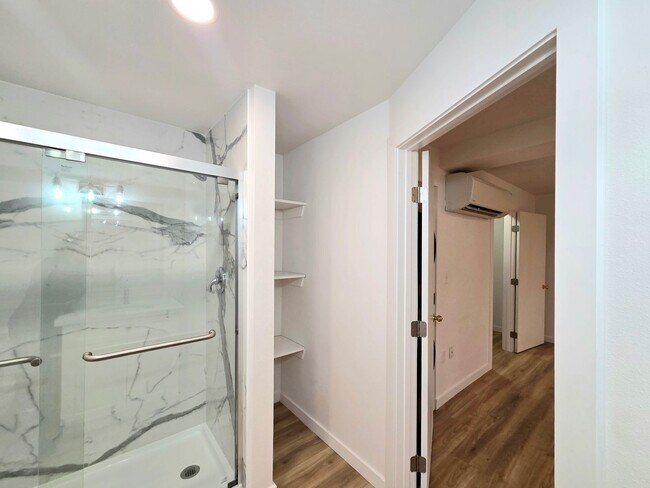 Building Photo - 300 S Franklin Ave