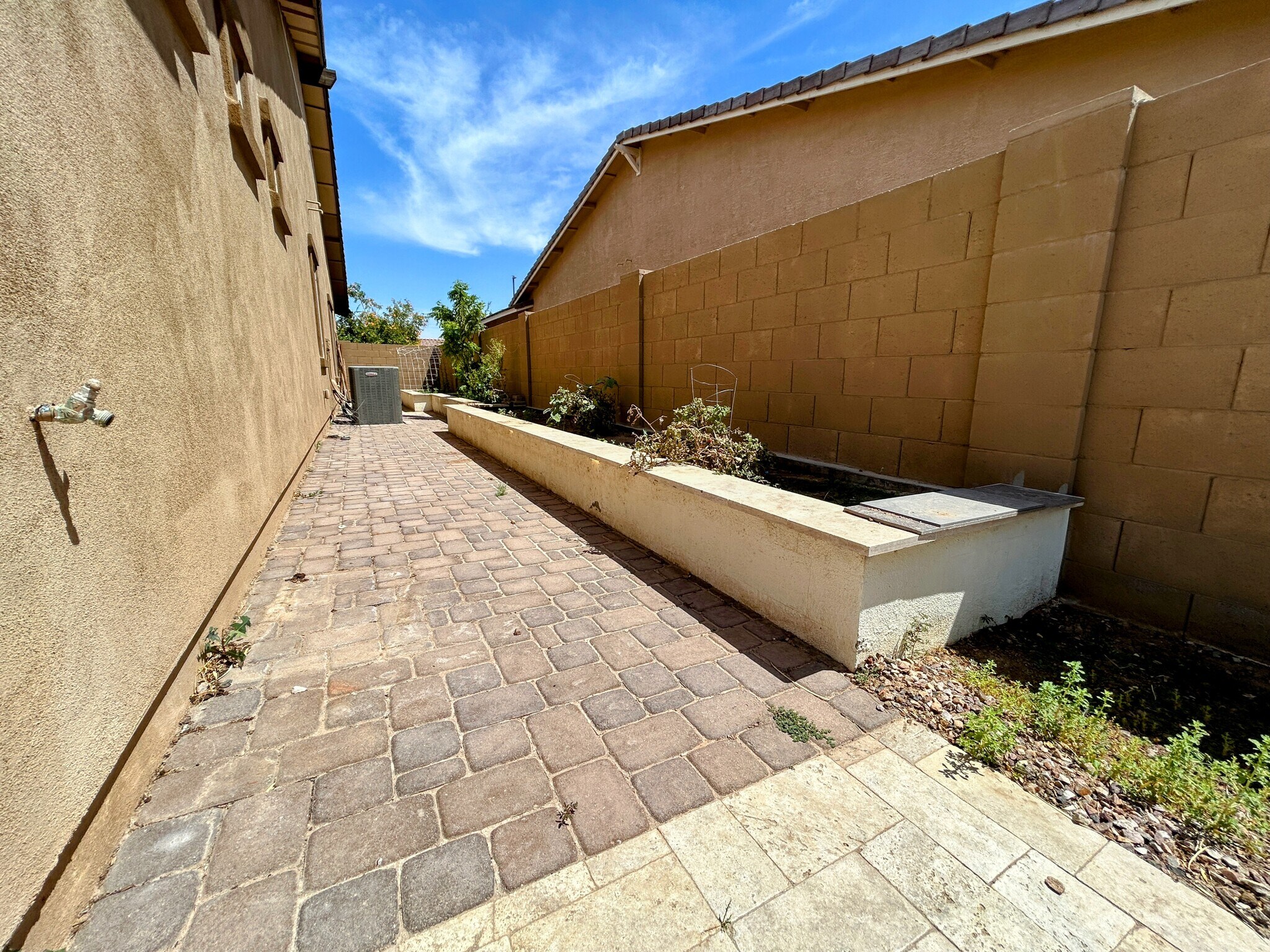 Building Photo - 1811 E Aster Pl