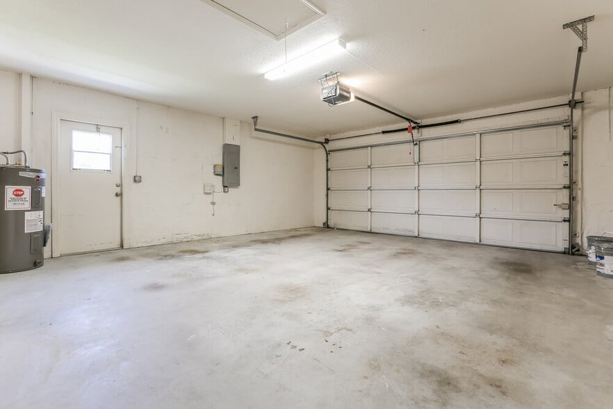 Building Photo - 5026 25th St E