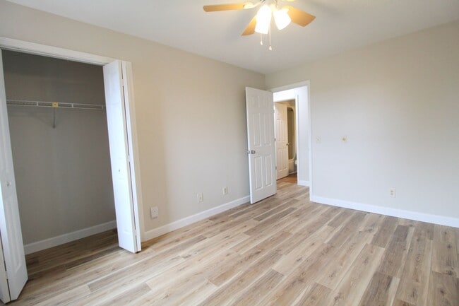 Building Photo - 1018 Blue Ridge Dr