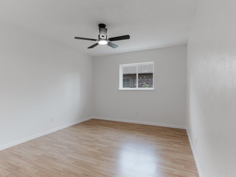 Building Photo - 5920 Maple Ln