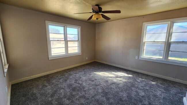 Building Photo - 800 S Elgin Ave