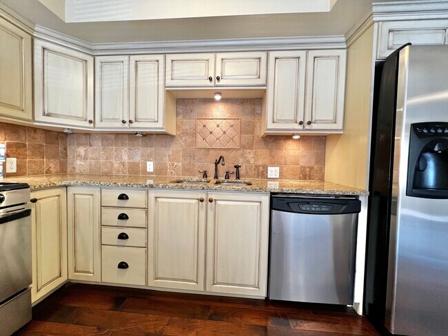 Building Photo - Charming Home Near CSU Campus – Move-In Re...