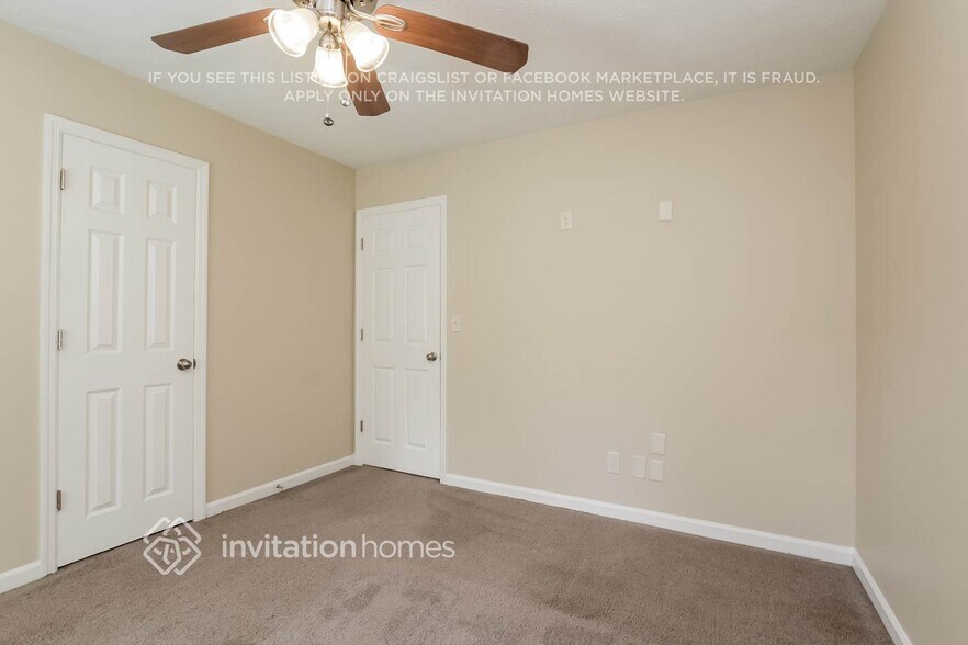 Building Photo - 10960 Pinehigh Dr