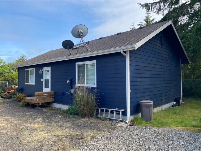 Building Photo - 148 Spruce Loop SW