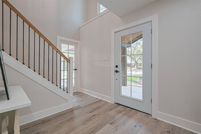 Building Photo - 3 Roserush Ct