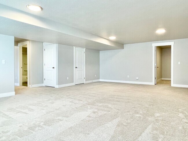 Building Photo - Stunning Two-Story at Quailhill!