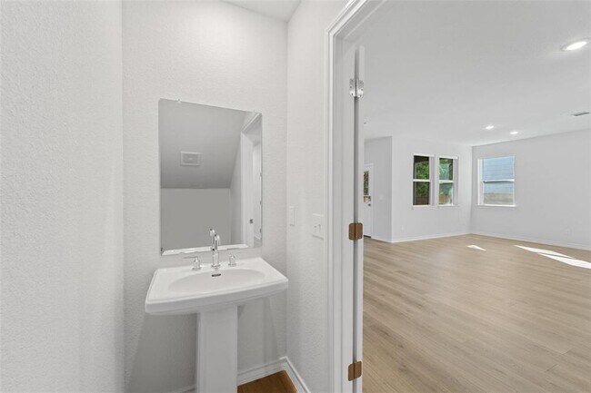 Building Photo - 4908 Plum Peach Bend