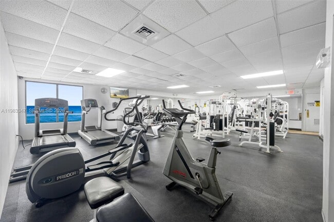 Building Photo - 3725 S Ocean Dr