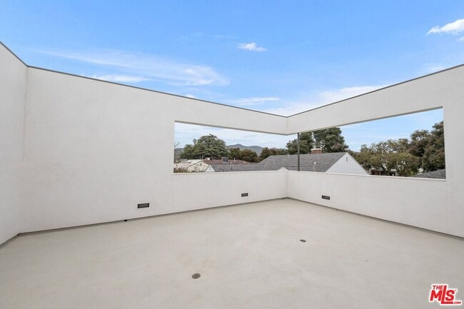 Building Photo - 15322 De Pauw St