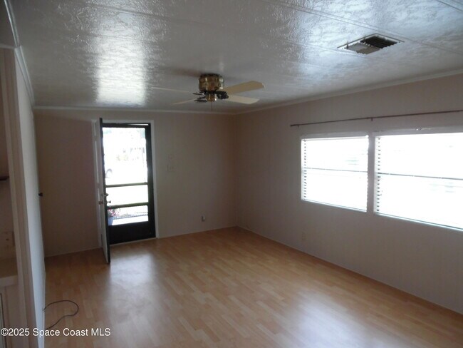 Building Photo - 327 Macadamia Dr