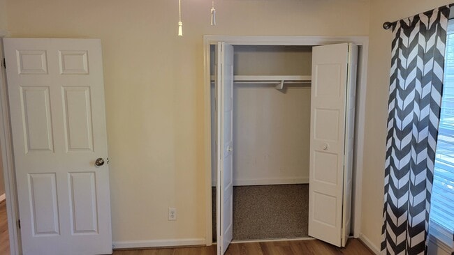 Building Photo - 343 Leisure Ct