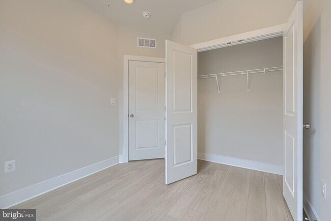 Building Photo - 2705 Ferry Bar Dr