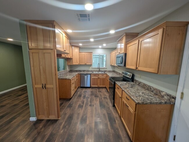 Building Photo - 3 Bedroom House in the Pernie Trail Park N...