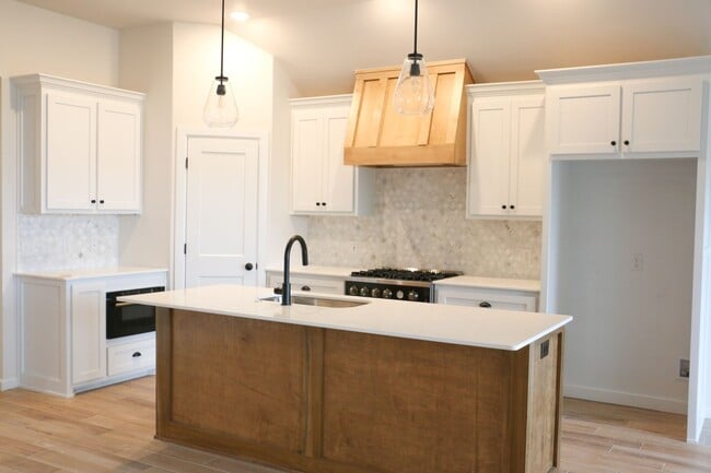 Building Photo - Brand New Home in Shawnee!