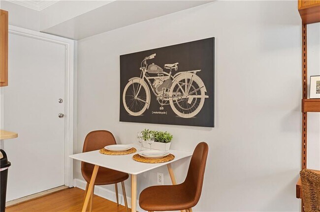 Building Photo - 960 St Charles Ave NE