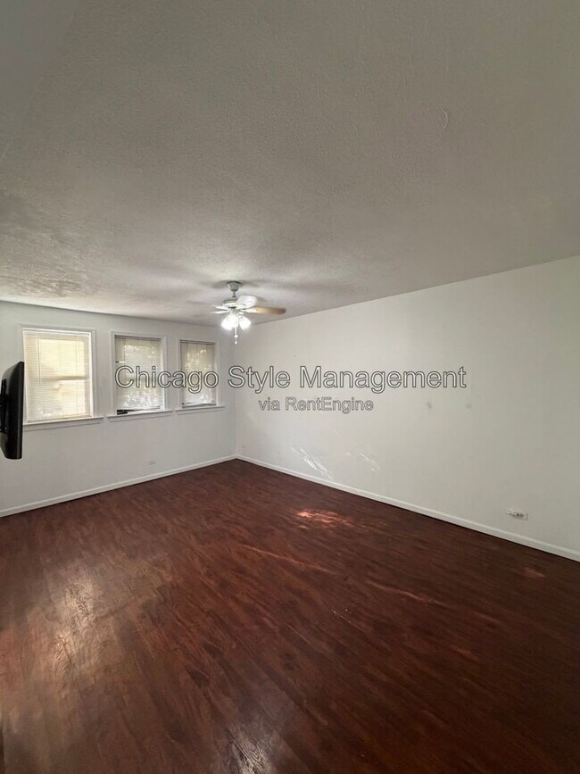 Building Photo - 5143 S Kenwood Ave
