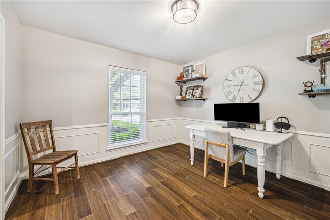 Building Photo - 10714 Piping Rock Ln