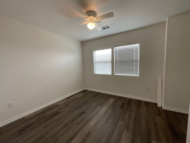 Building Photo - COMING SOON!!!!! Beautiful 2 Bedroom, 1.5 Bath Duplex in Kingsland, TX.
