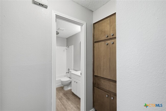 Building Photo - 409 Rawhide Loop