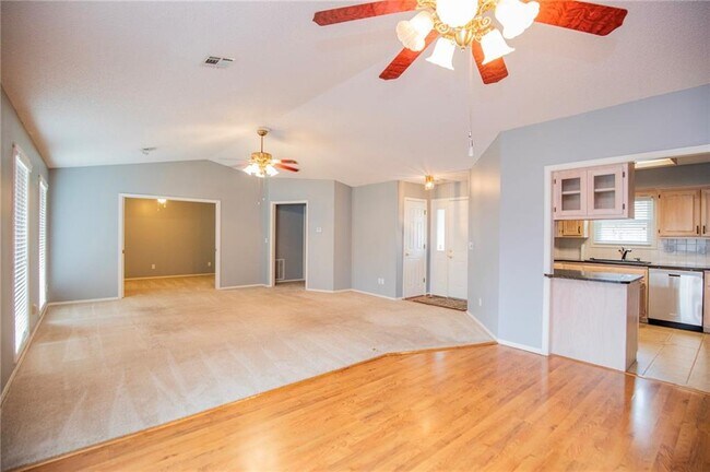 Building Photo - 2 Newburgh Dr