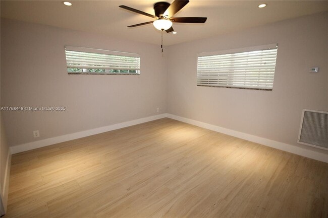 Building Photo - 4540 SW 15th St