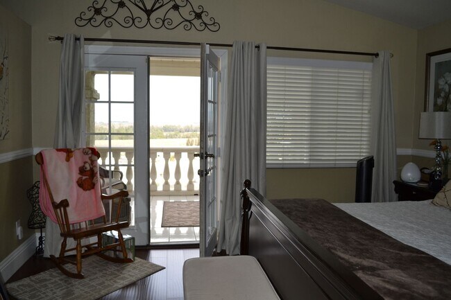 Building Photo - HOME WITH VIEW CORONA