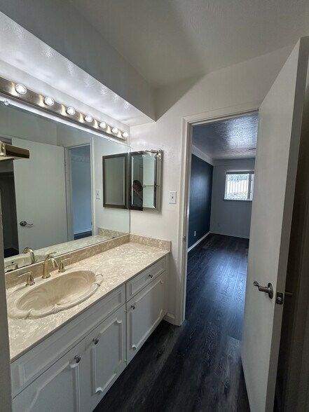 Building Photo - 5014 Les Chateaux Dr
