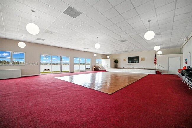 Building Photo - 1075 NE Miami Gardens Dr